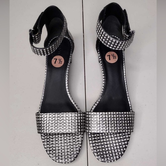 Vince Rita Checkered Sz 7.5 Leather Minimalist Contemporary Ankle Strap Sandals - Picture 9 of 16